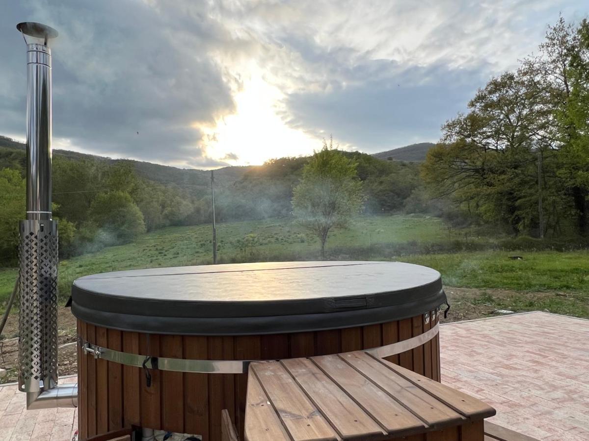 אומברטידה Agriturismo Le Radici מראה חיצוני תמונה